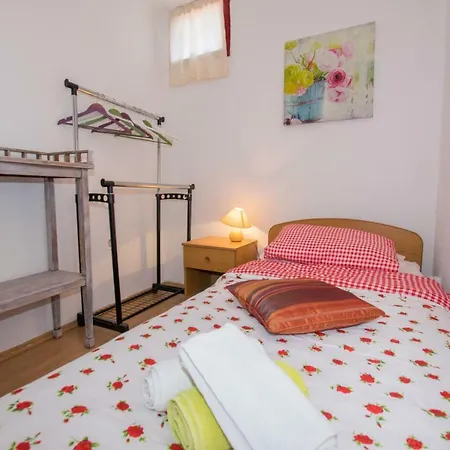 Beautiful Rustical Ana In The Heart Of Apartman