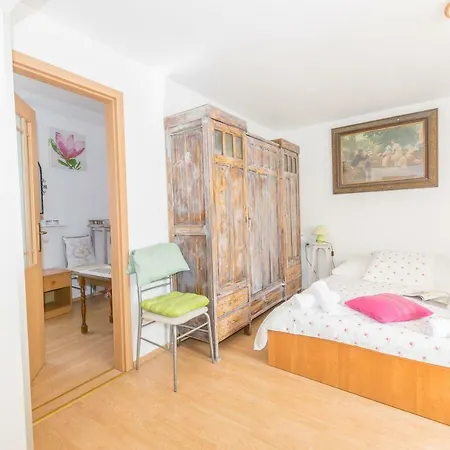 Beautiful Rustical Ana In The Heart Of Apartman *
