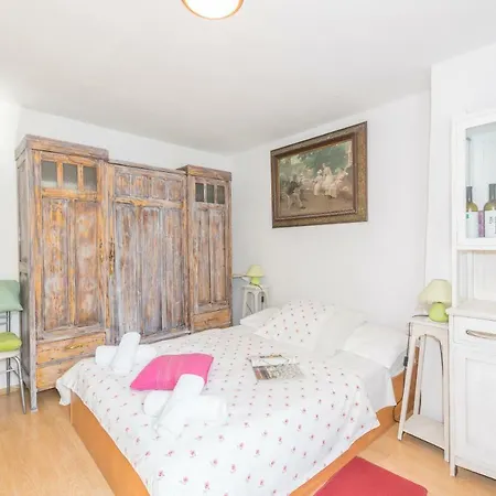 Beautiful Rustical Ana In The Heart Of Apartman